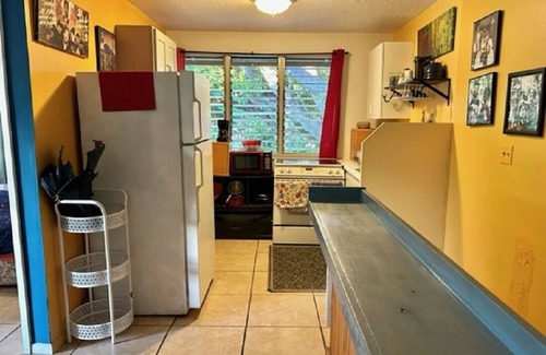 Diamond Head - Kapahulu - St. Louis House | Private 2 Bedroom unit with beautiful Balcony, Walking distance to beach.