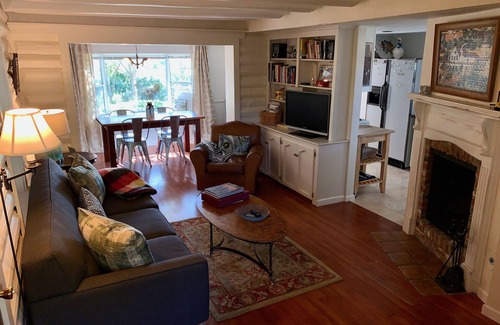 Los Olivos Cottage | Private 2 Story Cottage - Walk to Los Olivos!