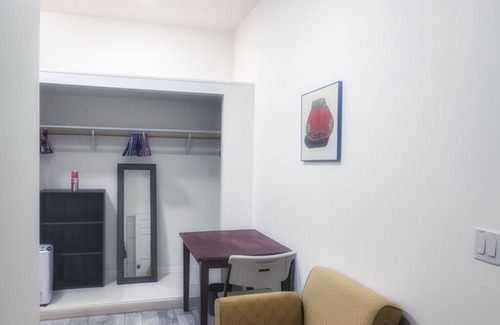 Rogers Park Condo | Private 2BR/2BA Suites, Desk, Kitchenette, Lake Access, Morse CTA, Loyola Campus