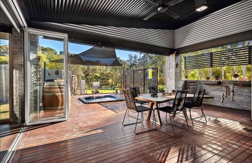 Ellalong House | Private 4 Bedroom with outdoor SPA, 10mins to Wineries