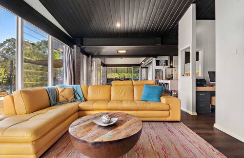 Ellalong House | Private 4 Bedroom with outdoor SPA, 10mins to Wineries