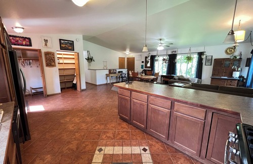 Palmer House | Private 5-Bed/2.5-Bath Home w/Full Kitchen, Steam Sauna, Wi-Fi, and Laundry