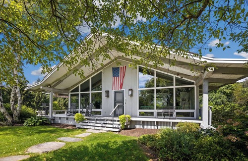 Dorset House | Private 7-BR Retreat on 12 Acres w/Mountain Views