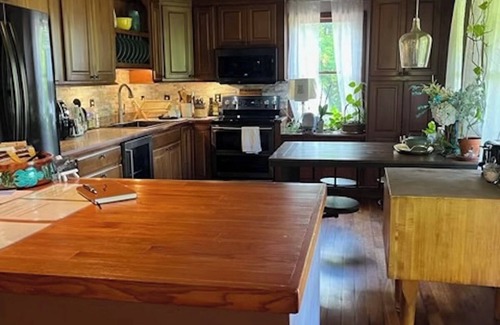 Clemons House | Private Adirondack Getaway. Stunning Fall Foliage. Close to Lake George and VT.