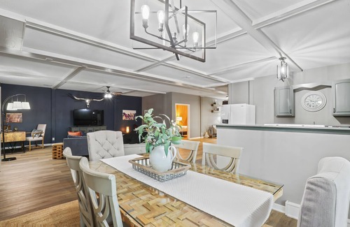 Ashland House | Private! And 1 mile from Safari Park, SAC Museum, Mahoney St Park, Golf