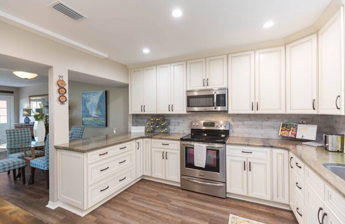 Hyde Park House | Private and Cozy w/hot tub, only a few blocks from Hyde Park Village