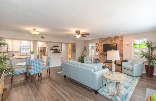 Hyde Park House | Private and Cozy w/hot tub, only a few blocks from Hyde Park Village