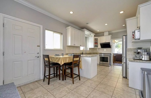Burnaby House | Private and modern House in central location