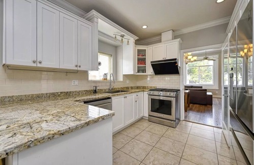 Burnaby House | Private and modern House in central location
