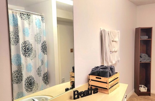 Maple Ridge House | Private Basement suite, beautiful ravine! Perfect, Relaxation or Celebration 🤩