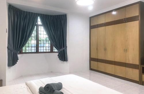 Central Seberang Perai House | Private Bathroom in King Room Bukit Mertajam Alma Impian
