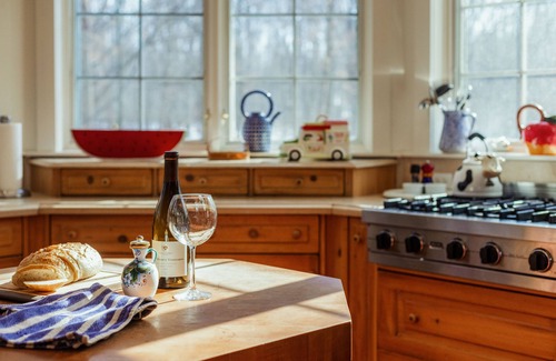 Lakeside Cottage | Private Beach Access! Harbor Country Perfection!