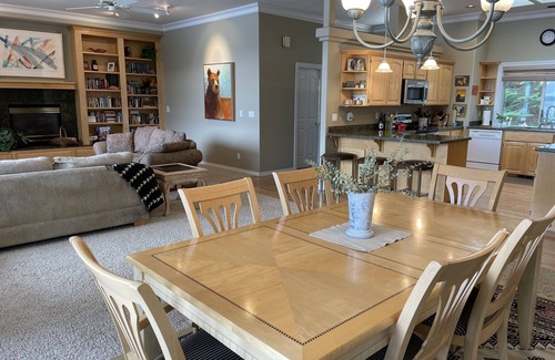 Hayden Lake House | Private Beach on a Secluded Bay, Comfortable Family
