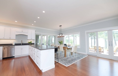 Saluda House | Private Beach, Outdoor Living. Kayaks, BBQ, ping pong, more
