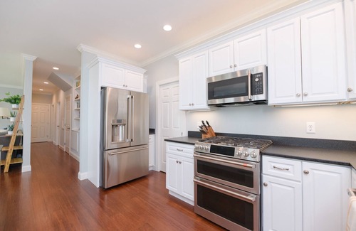Saluda House | Private Beach, Outdoor Living. Kayaks, BBQ, ping pong, more