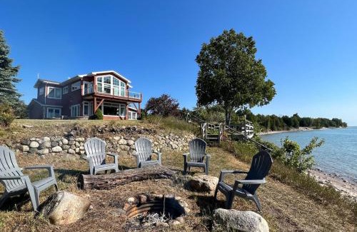 Charlevoix House | Private Beach Pool Table HUGE views gas grill