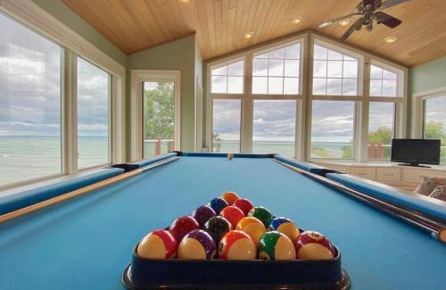 Charlevoix House | Private Beach Pool Table HUGE views gas grill