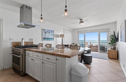 Capistrano Beach House | Private beach toes on the Sand Waterworld