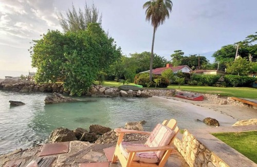 Cave Cottage | Private beachfront paradise 2cottages & 2 rooms in Bluefield's Bay AC, Wi-Fi