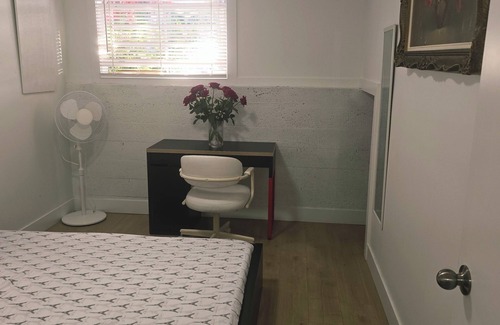 Delta Bed & Breakfast | Private bedroom (2) in shared suit