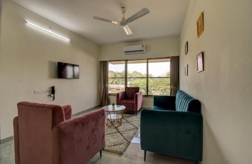 Santacruz East Apartment | Private Bedroom in a Shared 2 BHK Modern Apartment - BKC Mumbai