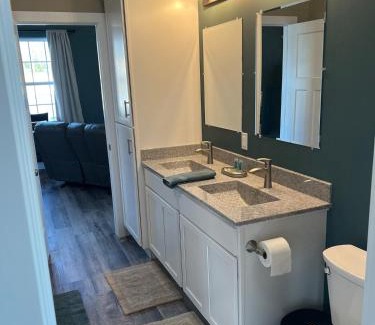 Olney House | Private Cabin on 90 Acres!