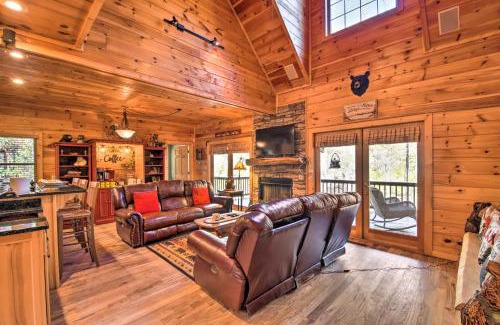 East Ellijay House | Private Cartecay River Home with Hot Tub and Game Room