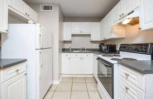Tucker Condo | Private condo close to Atlanta, Stone Mountn, Emory with WiFi, AC in cool Tucker