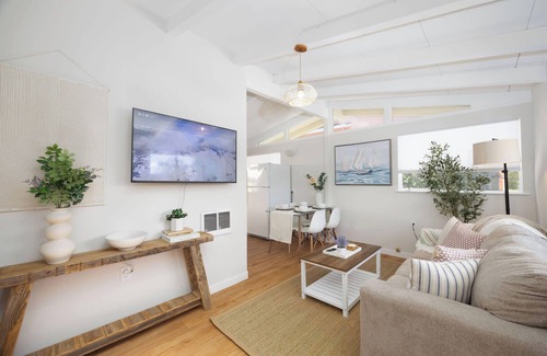 El Granada House | Private Cottage House - Walk to Beaches, Harbor,Food, Trials, so much more