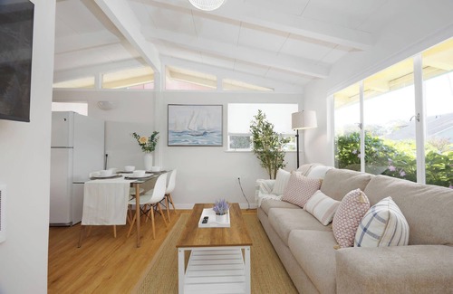 El Granada House | Private Cottage House - Walk to Beaches, Harbor,Food, Trials, so much more
