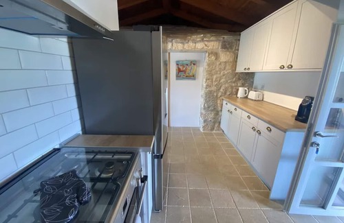 Vinisce House | Private cottage in olive grove with heated pool