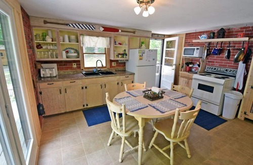 Franklin House | Private Cottage with dock, kayaks, swing set, near Acadia NP on Georges Pond