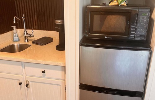 Fairhope Cottage | Private cottage with seclusion and luxury for the perfect getaway.