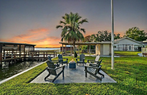Tavares House | Private dock, fire pit, waterfront on Lake Dora walkable to downtown Tavares!