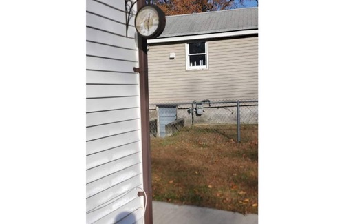 Richwood House | PRIVATE ENTRANCE AND PATIO WITH 60"TV