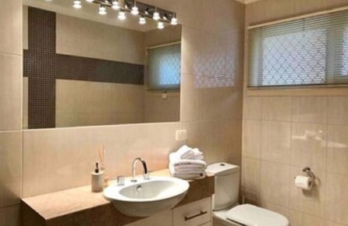 Burwood East House | Private Entrance Beautiful Ensuite w Kitchenette