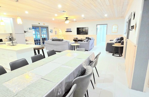 Tarpum Bay House | Private family beach bungalow - on a beautiful swimming beach