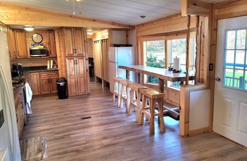 Robertsdale Cabin | Private Farm Setting w/7-bedroom cabin & pond, Plus 3 acres of yard space