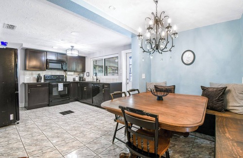 New Port Richey House | Private Fenced Backyard Oasis w/Pool, Firepit & Patio-3 King Beds & 3 Full Bath