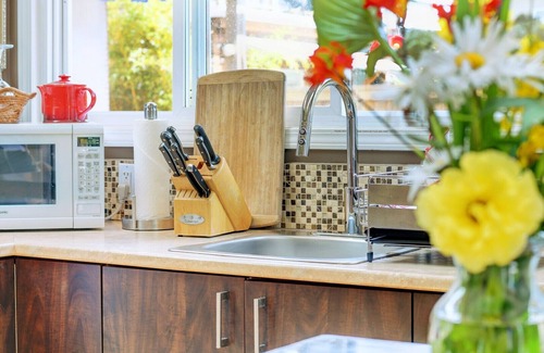 James Bay House | Private garden retreat with king size bed, full kitchen, private patio 48715