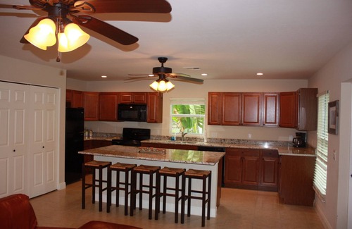 Oakes Estates House | Private guest house on area