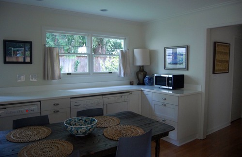 First Addition Cottage | Private guest house in the first addition Lake Oswego