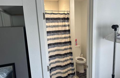 West Rancho Dominguez Apartment | Private guest house with full kitchen and bathroom