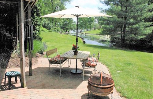 New Franklin Apartment | Private Guest Suite on the Portage Lakes