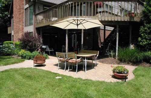 New Franklin Apartment | Private Guest Suite on the Portage Lakes