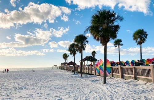 Walsingham House | Private Heated Pool 4 MI to Indian Rocks Beach