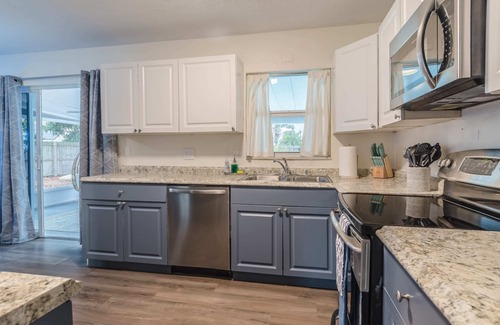 Walsingham House | Private Heated Pool! 4 MiI to Indian Rocks Beach