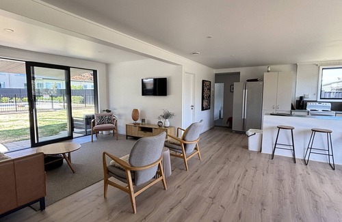 Clyde House | Private & Heated Pool in Clyde