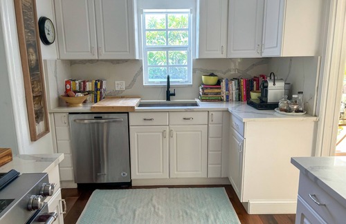 Southside House | Private Hideaway- Entire 3 BR/2.5 Bath bungalow with saltwater pool