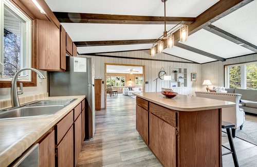 Danbury Cabin | Private Hideaway But Close to Everything in Webb Lake